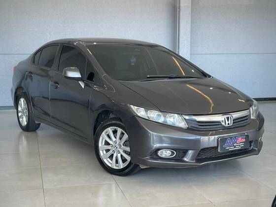 HONDA CIVIC 1.8 LXS 16V FLEX 4P AUTOMÁTICO HONDA CIVIC 1.8 LXS 16V FLEX 4P AUTOMÁTICO